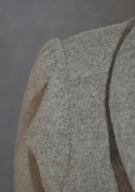 Schulter mit Fältchen